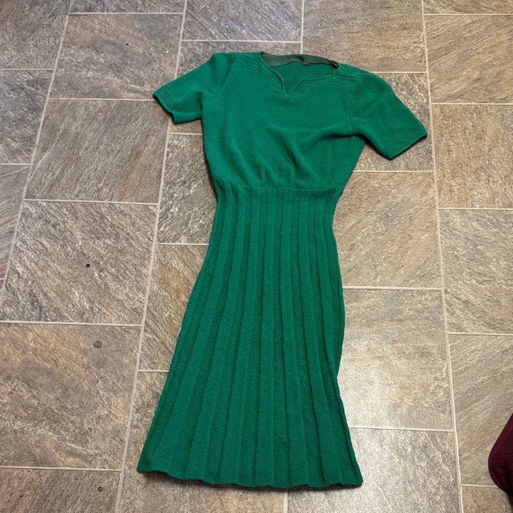 Elegant Green Knit Dress